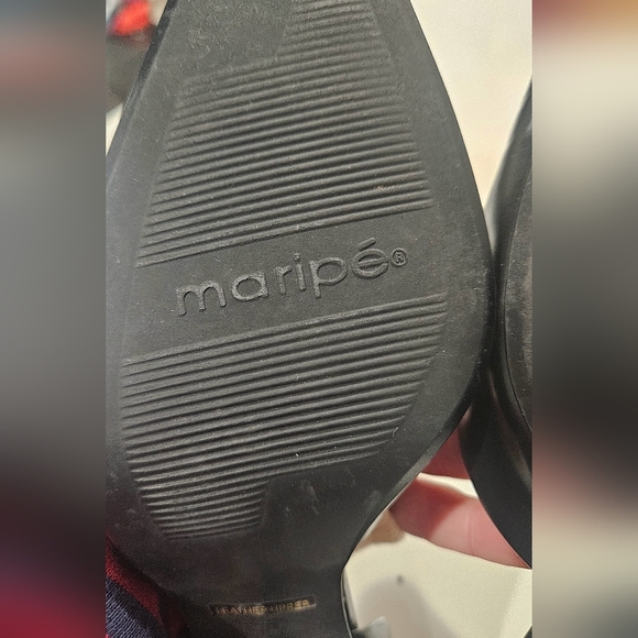 MARIPE Leather D'Orsay Pointed Toe pump In Black. Size 7 - Picture 11 of 13